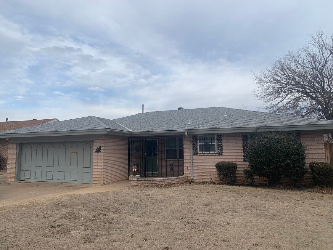 Primary Photo - 2413 SW 77th Pl