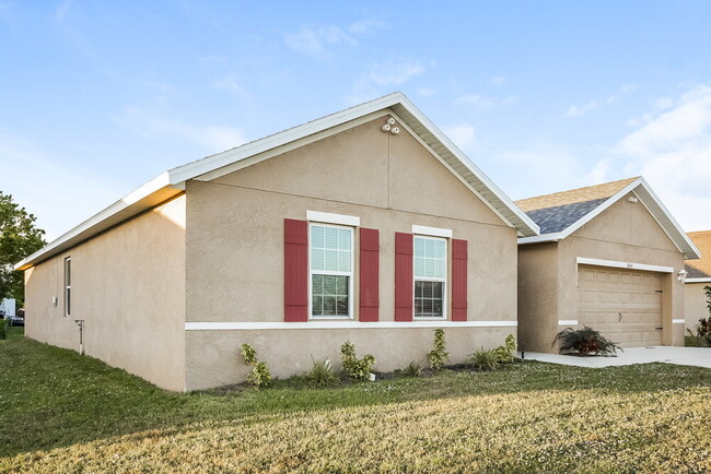 Building Photo - 2564 Surfside Blvd
