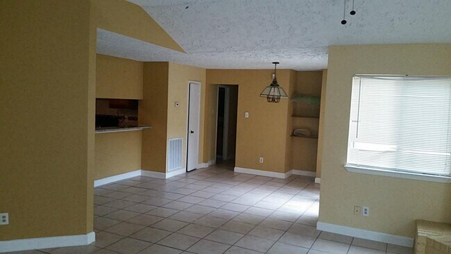 Building Photo - 16210 Olive Glen Dr