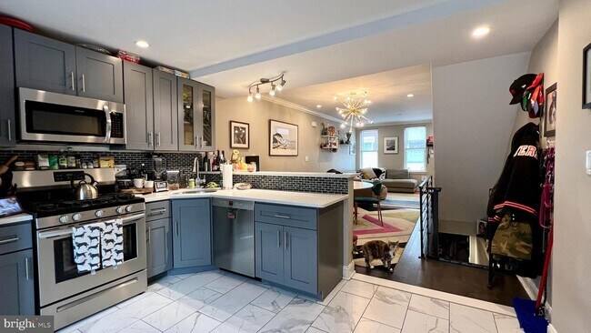 Building Photo - 412 Tree St