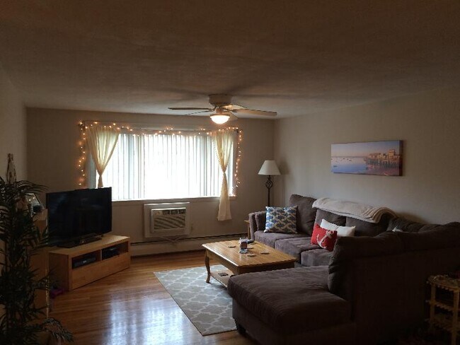 Foto del edificio - 4 Albert Dr