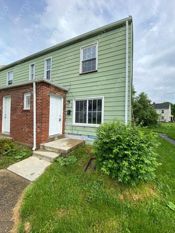 Primary Photo - 379 N Roosevelt Ave