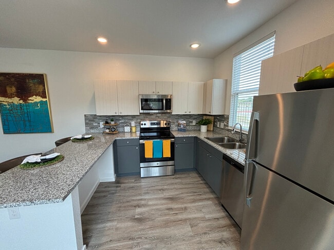 Building Photo - 151 Rikardson St