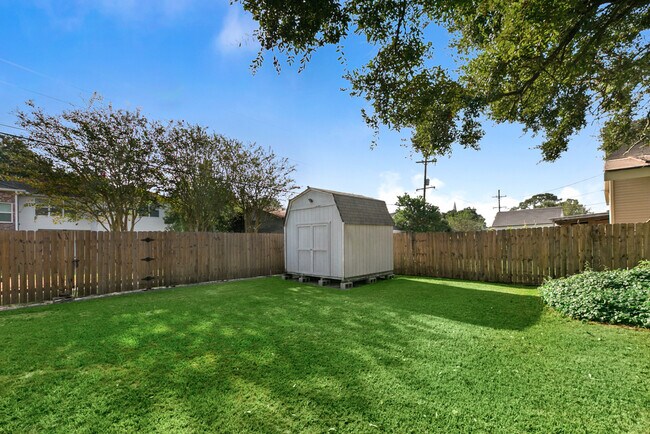 Fenced Backyard - 312 Homedale St
