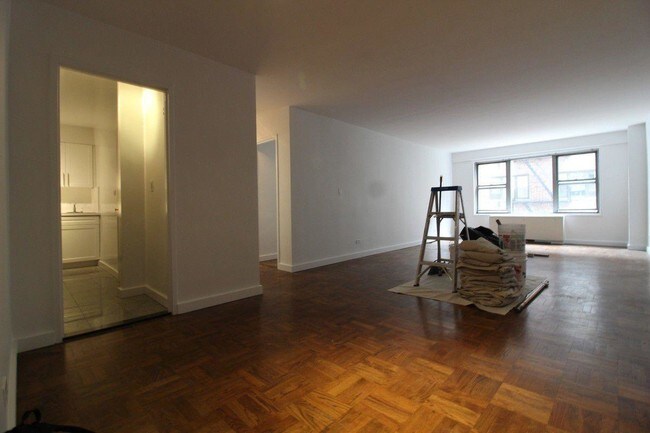 Building Photo - 511 E 80th St