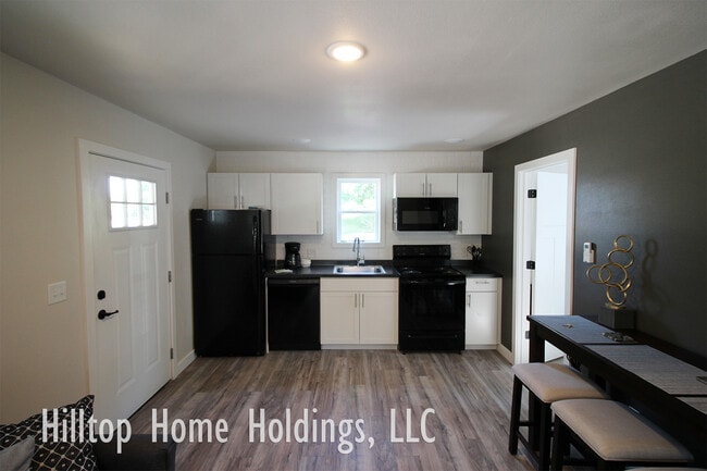 Building Photo - 5 Brookside Rd