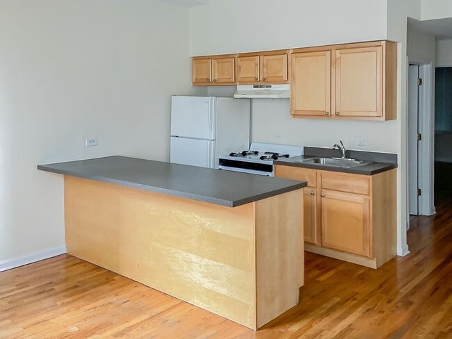 Building Photo - 2519 N Lincoln Ave