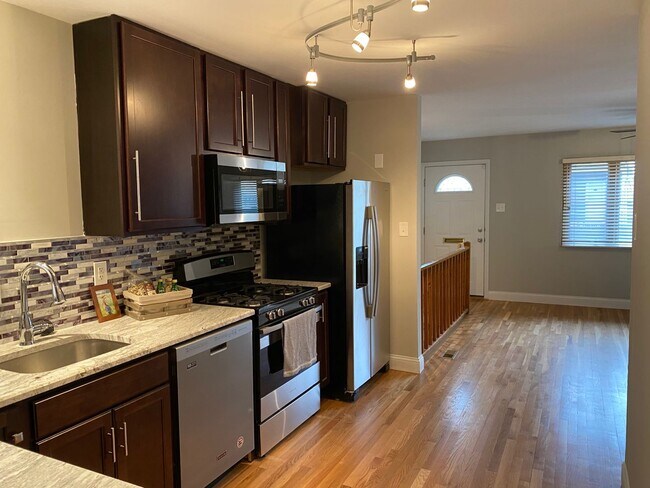 Foto del edificio - Wonderful Home for Rent in the Heart of the Hill!