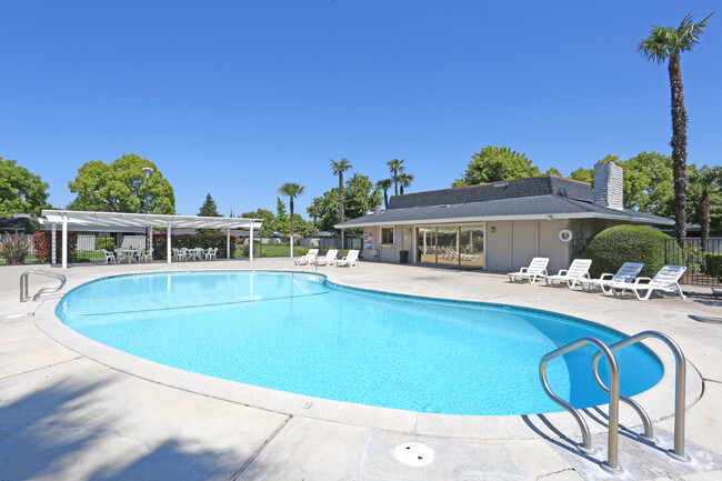 Pool - Garden East Apartments