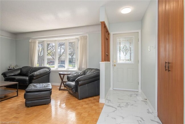 Building Photo - 46 Laurentian Dr