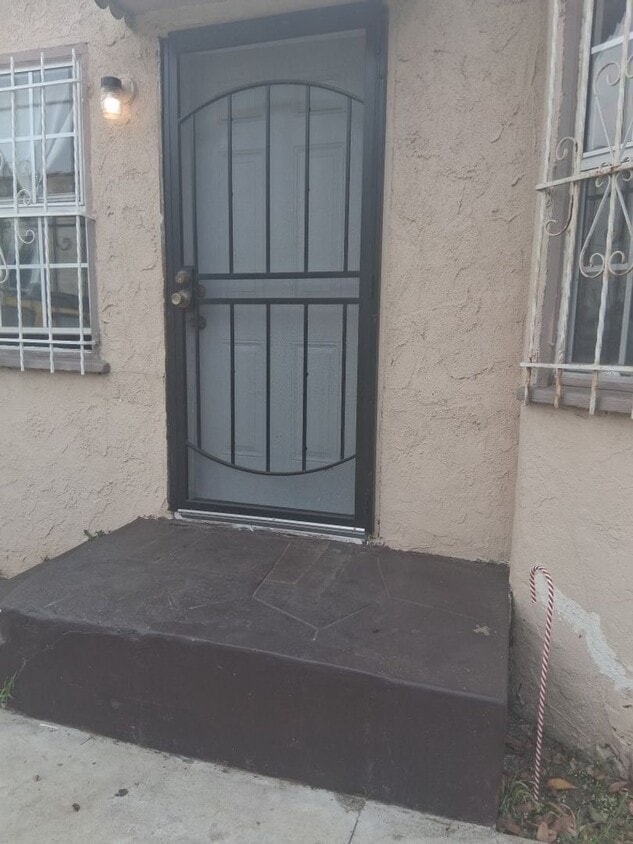 95th Street, Los Angeles CA 90044 - 95th Street, Los Angeles CA 90044