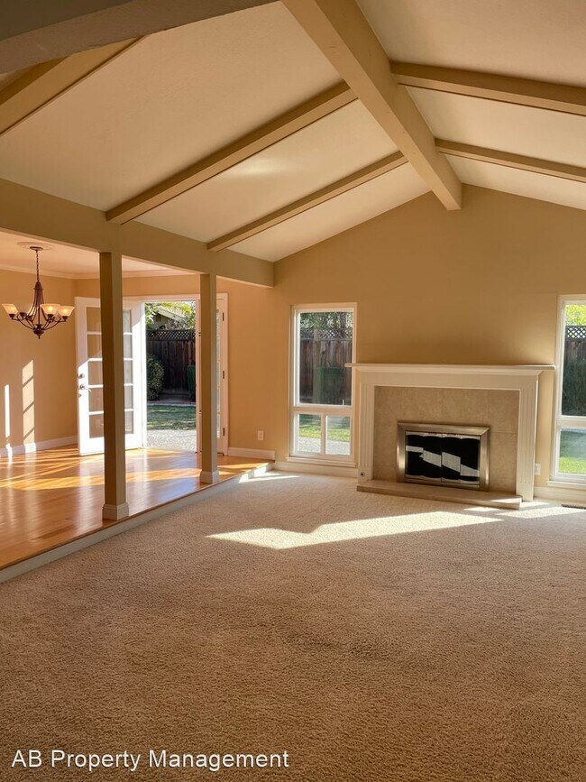 Building Photo - 4 br, 2.5 bath House - 3381 Tryna Drive