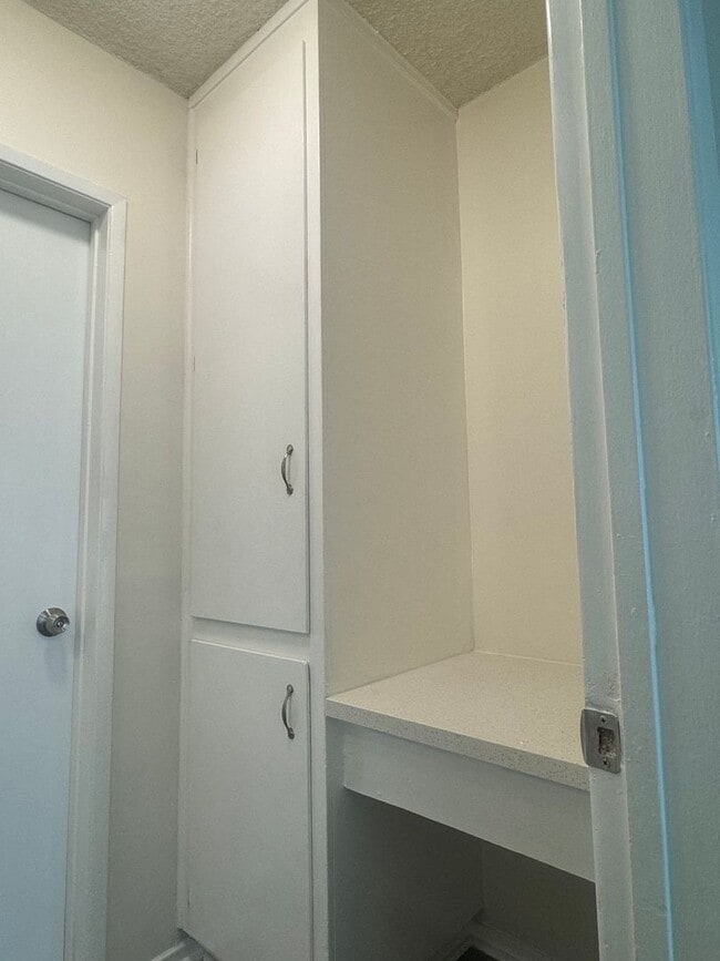 Interior Photo - Cordary Manor