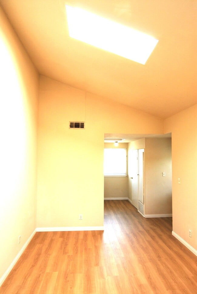 Building Photo - 230 16th Pl