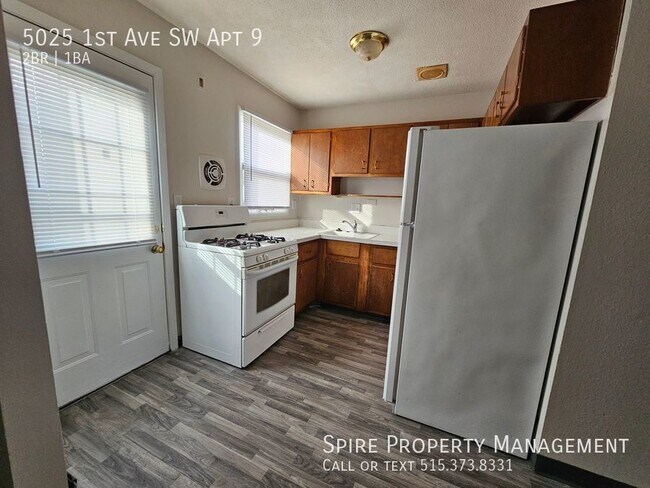 Building Photo - SW Town House 3 Level 1.5 bath, near shopping