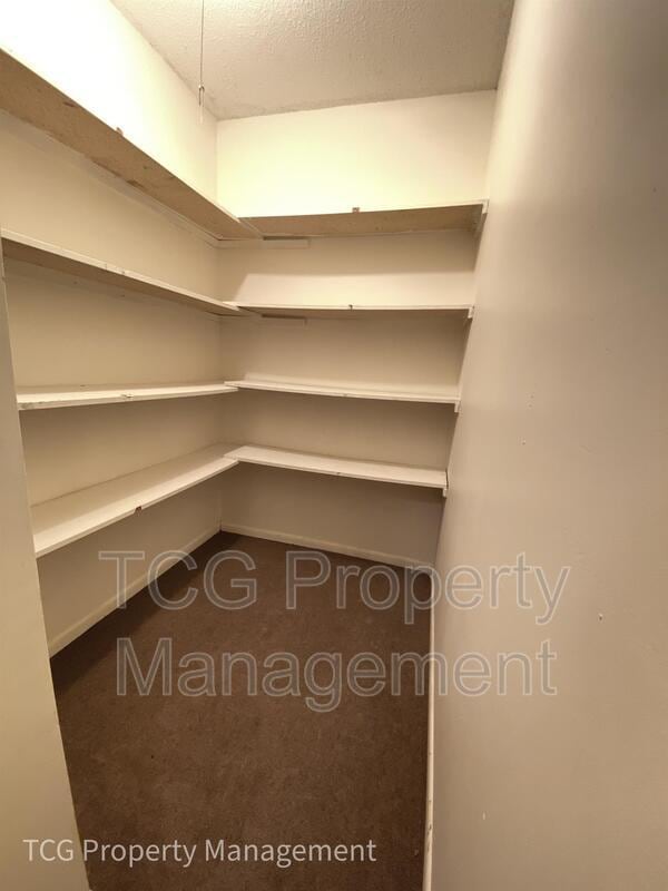 2404 Marquette Rd Unit Apt. 8, Peru, IL 61354 Condo for Rent in Peru