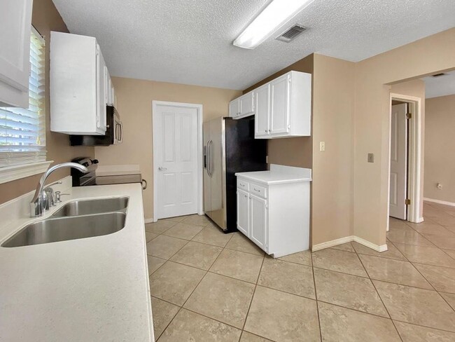 Foto del edificio - Lovely 3 Bedroom Home in Fort Walton Beach!