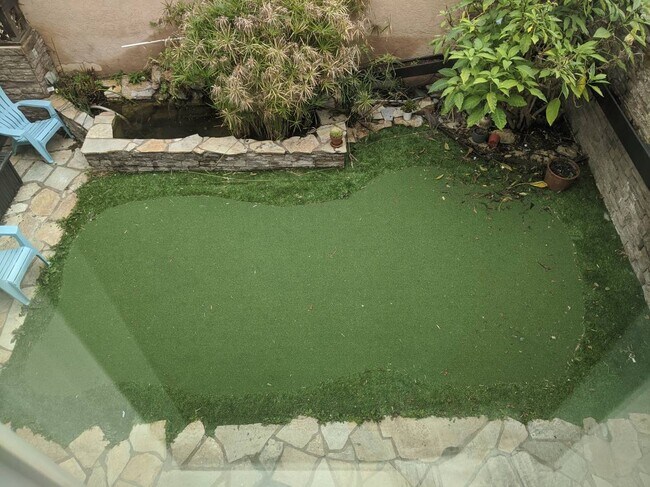 Patio trasero: Remodelación del estanque para convertirlo en una jardinera. - 1813 Oliver Ave