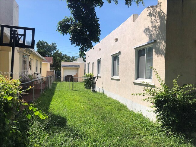 Foto del edificio - 2232 SW 11th St