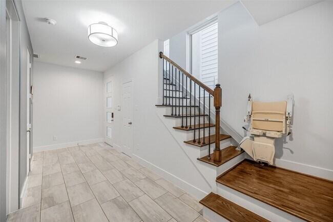 Foto del edificio - 2324 Camden Dr