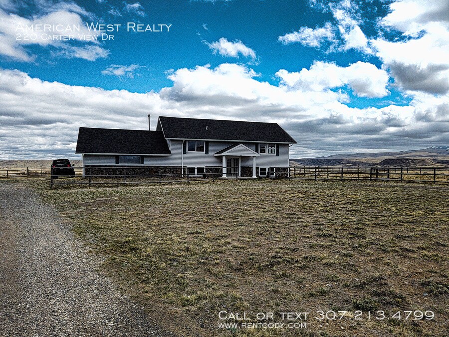 Primary Photo - Horse property!
