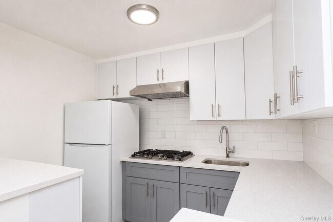 Foto del edificio - 42-26 81st St