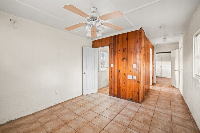 Building Photo - Minutes from TTU, Washer & Dryer Included