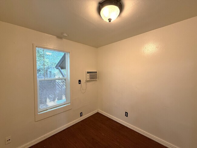 Foto del edificio - 422 W 17th St