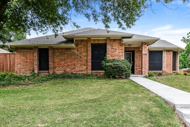 Building Photo - 504 N Winding Oaks Dr