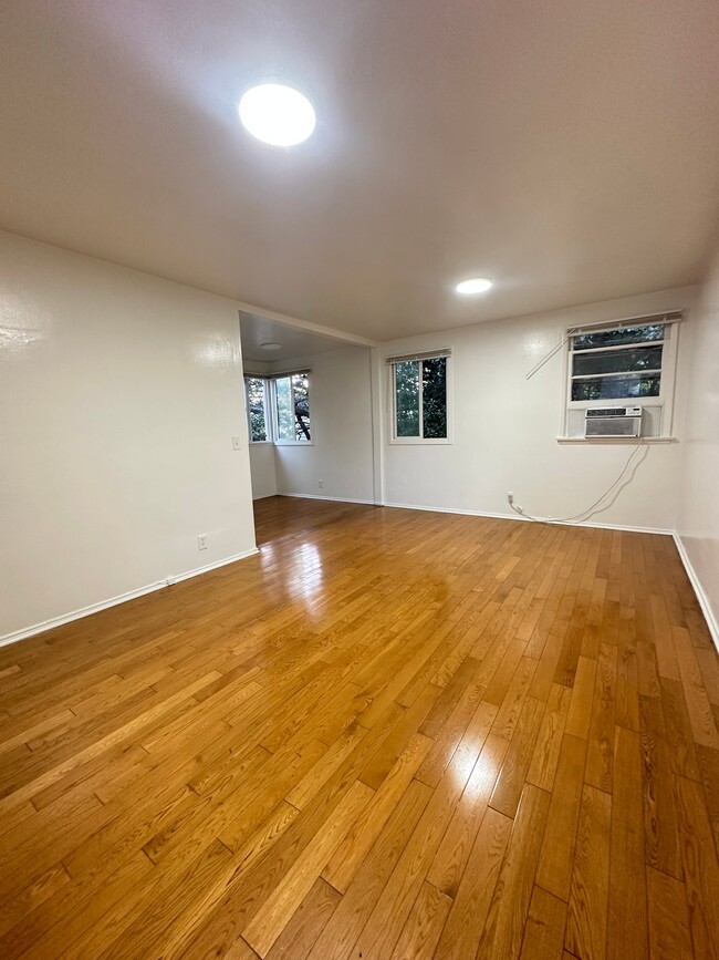 Photo - 1737 N Sycamore Ave Apartment
