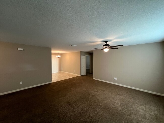 Building Photo - Amazing 3 Bedroom, 2 Bathroom Home in Ockl...