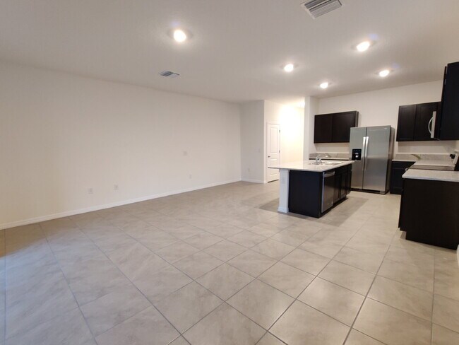 Foto del edificio - 423 Whispering Oaks Ct