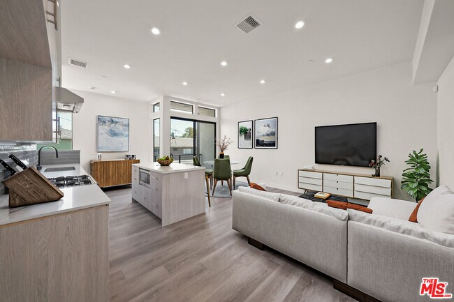 Foto del edificio - 1204 N Orange Grove Ave