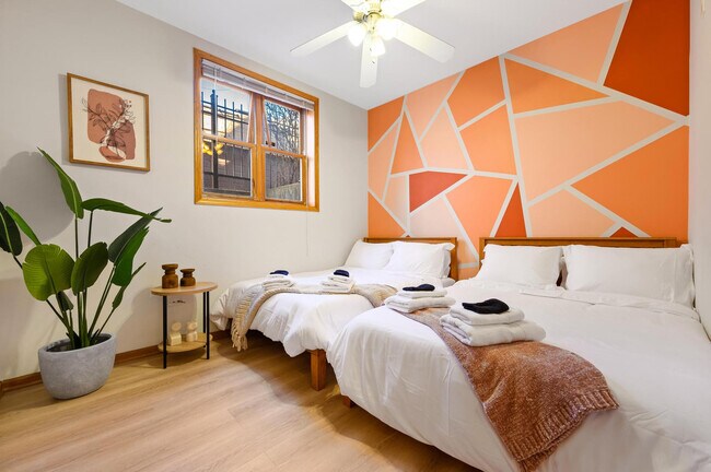 Foto del edificio - 2036 W Pierce Ave