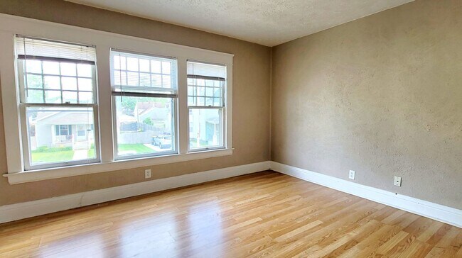 Foto del edificio - 202 E 7th St