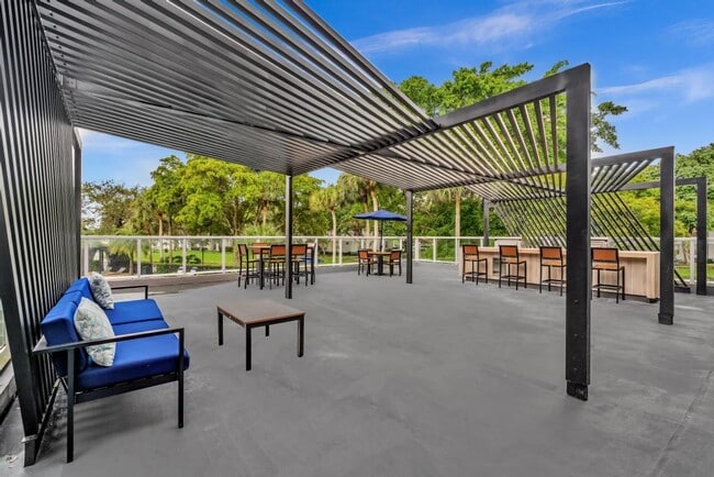 Foto del edificio - Nottingham Pine Luxury Apartment Homes - Under New Management