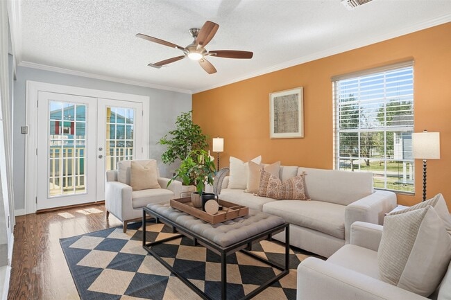 Building Photo - 818 Cedar Rd