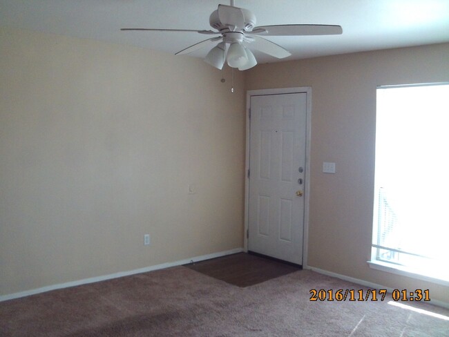 Foto del edificio - 225 Kerby Street Apt D, Arlington, TX 76013