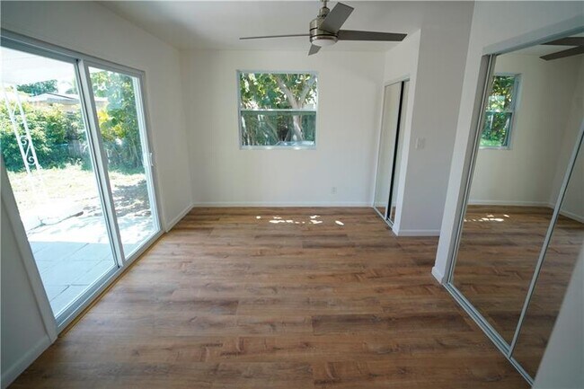 Building Photo - 1472 NE 30th Ct