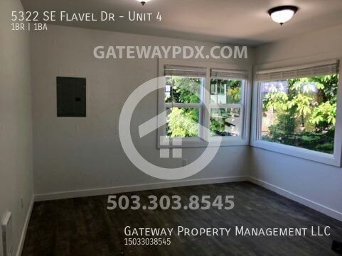 Building Photo - 5322 SE Flavel Dr
