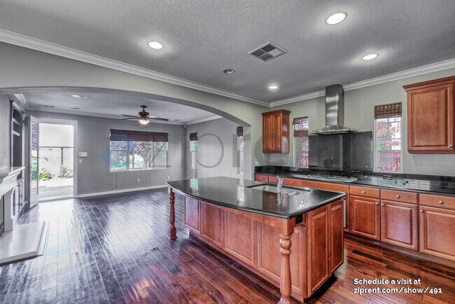 Foto del edificio - 833 Griffon Ct