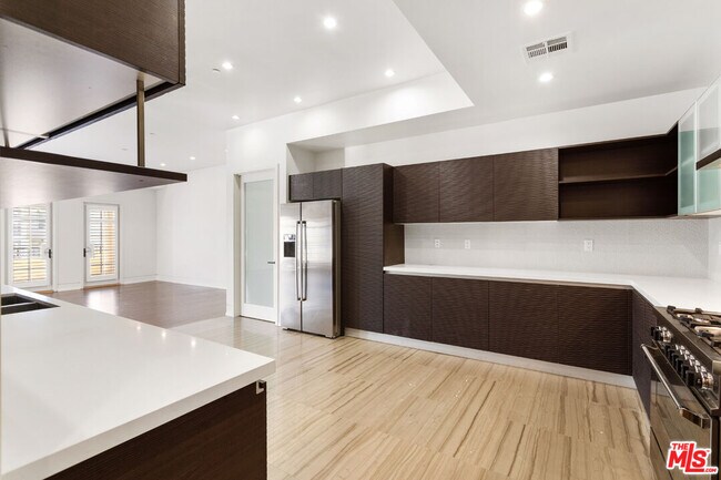 Building Photo - 225 S Hamilton Dr