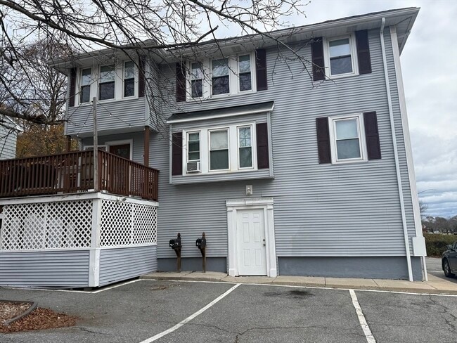 Building Photo - 279 Fellsway