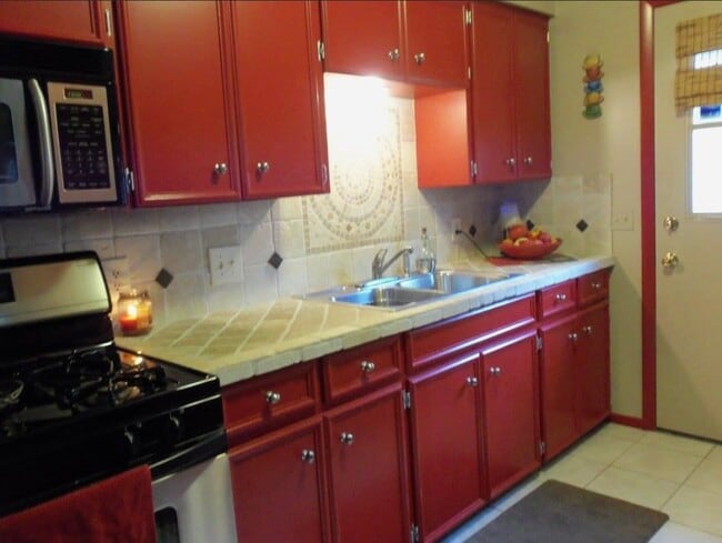Kitchen - 106 Ken O Sha Dr SE