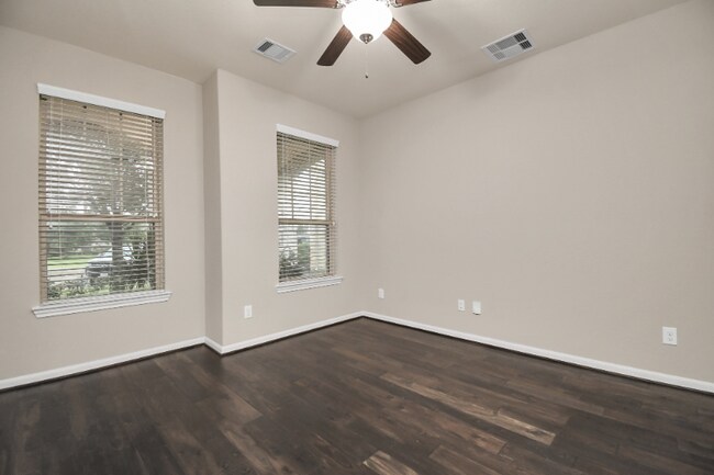 Building Photo - 1539 Giles Dr