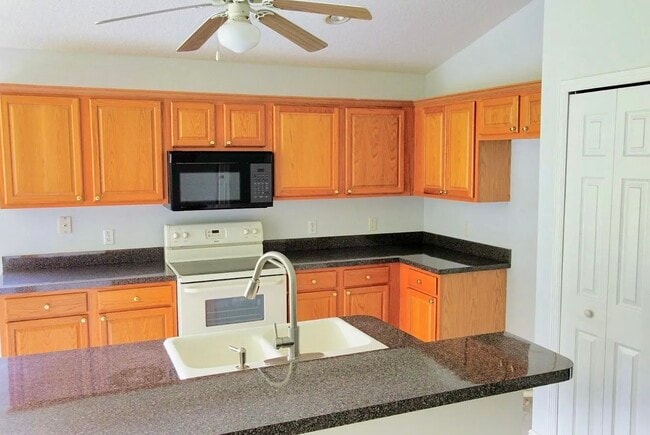 Foto del edificio - 3046 Bay Laurel Cir N