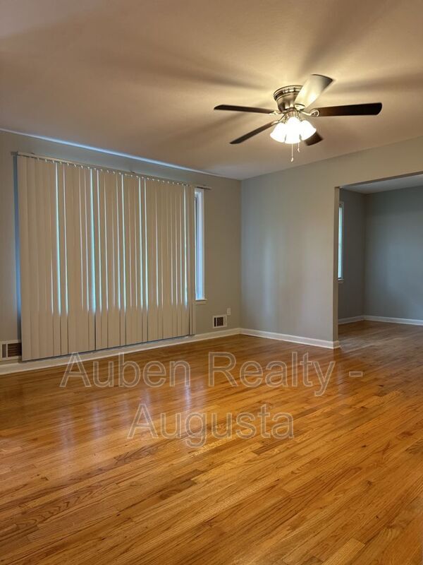 Building Photo - 1137 Eisenhower Dr