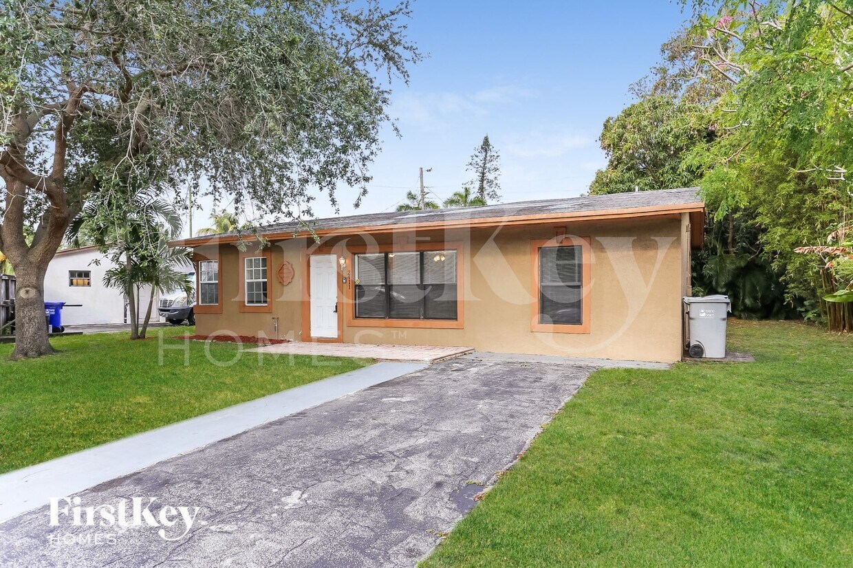 Foto principal - 2411 NE 10th Ave