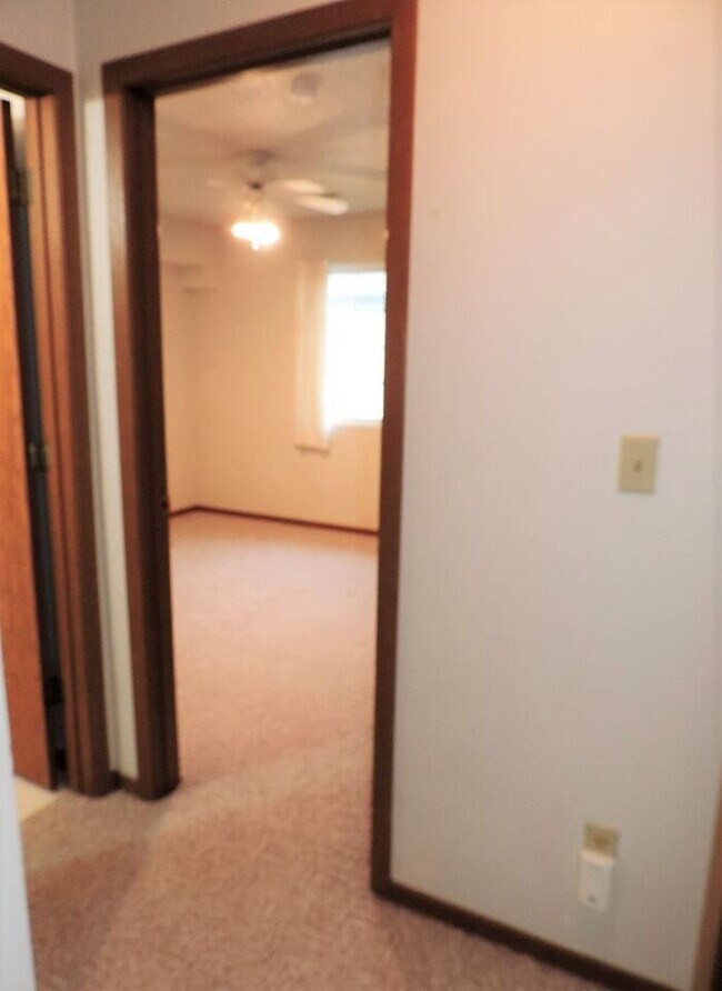 Foto del edificio - $910 | 2 Bedroom, 1 Bathroom Condo | Pet F...