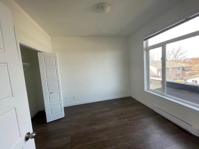Building Photo - 1032 N Park St